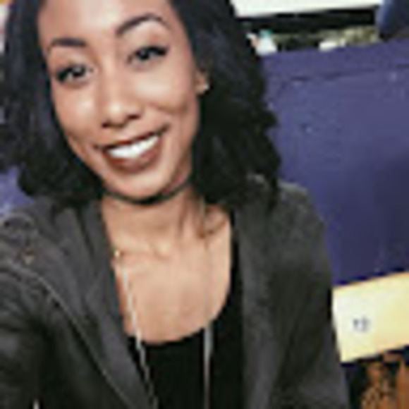 Meet your Posher, Hali’s - Picture 1 of 1